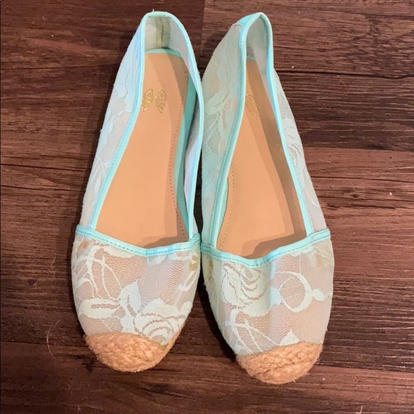 Too small - Picture 4 of 4